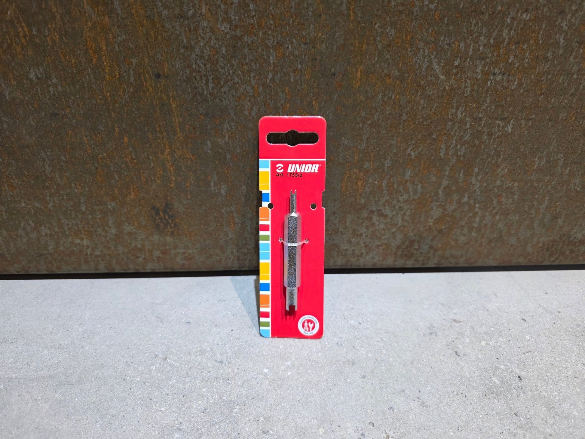 Luftpumpen & Werkzeug von Unior, UNIOR VALVE CORE / VENTILEINSATZ REMOVER vor USEDBIKES - OB.DE Hintergrund