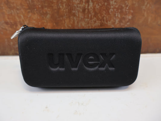 Brillen von UVEX, UVEX SPORTSTYLE 235 V / SELF-TINTING VARIOMATIC BRILLE / BLACK MATT SILVER vor USEDBIKES-OB.DE Hintergrund