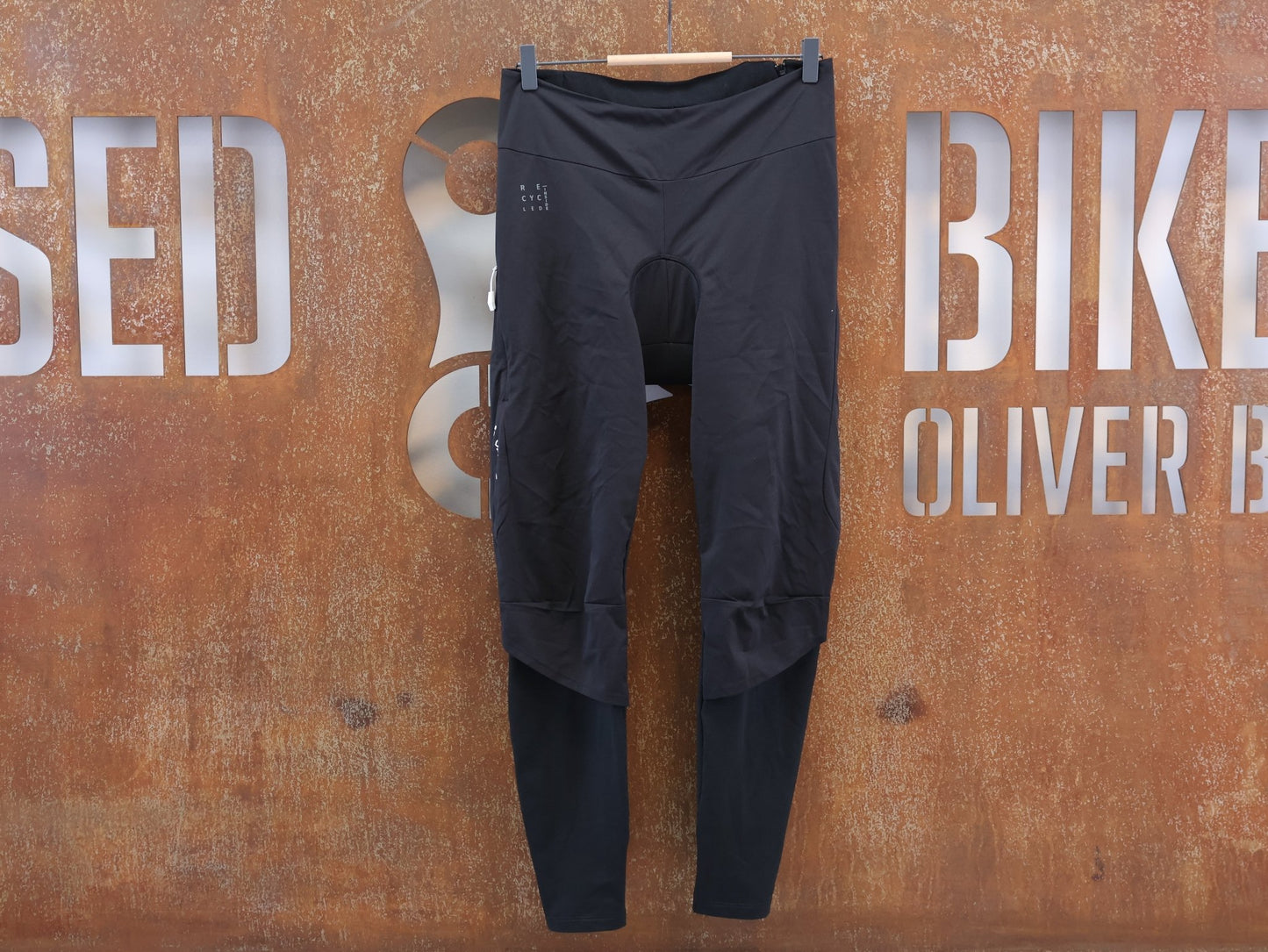 Hosen Damen von Vaude, VAUDE WOMEN'S KURO WARM / HYBRID GRAVEL TIGHTS / GR. 38 S / SCHWARZ vor USEDBIKES-OB.DE Hintergrund