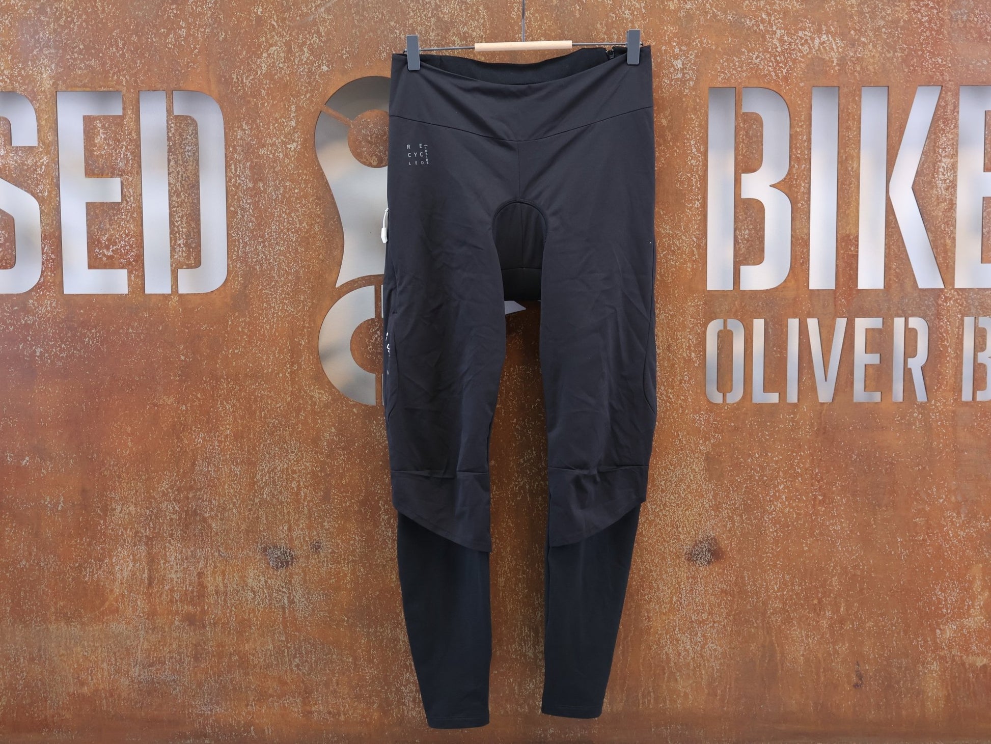 Hosen Damen von Vaude, VAUDE WOMEN'S KURO WARM / HYBRID GRAVEL TIGHTS / GR. 38 S / SCHWARZ vor USEDBIKES-OB.DE Hintergrund