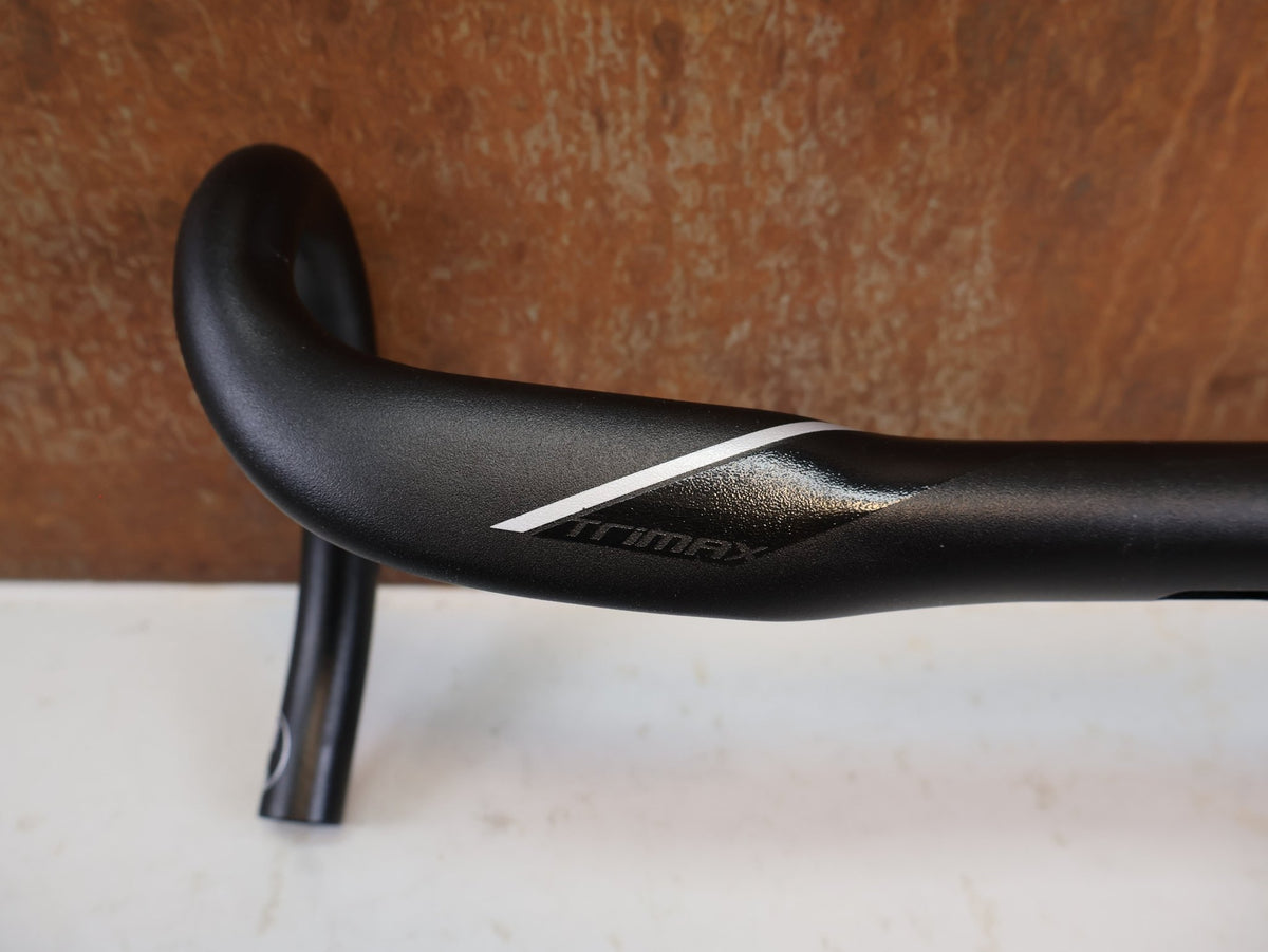 Lenker von Vision, Vision TriMax Aero Lenker 31.8 x 420 mm Aluminium 302g vor USEDBIKES-OB.DE Hintergrund
