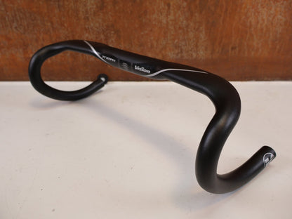 Lenker von Vision, Vision TriMax Aero Lenker 31.8 x 420 mm Aluminium 302g vor USEDBIKES-OB.DE Hintergrund