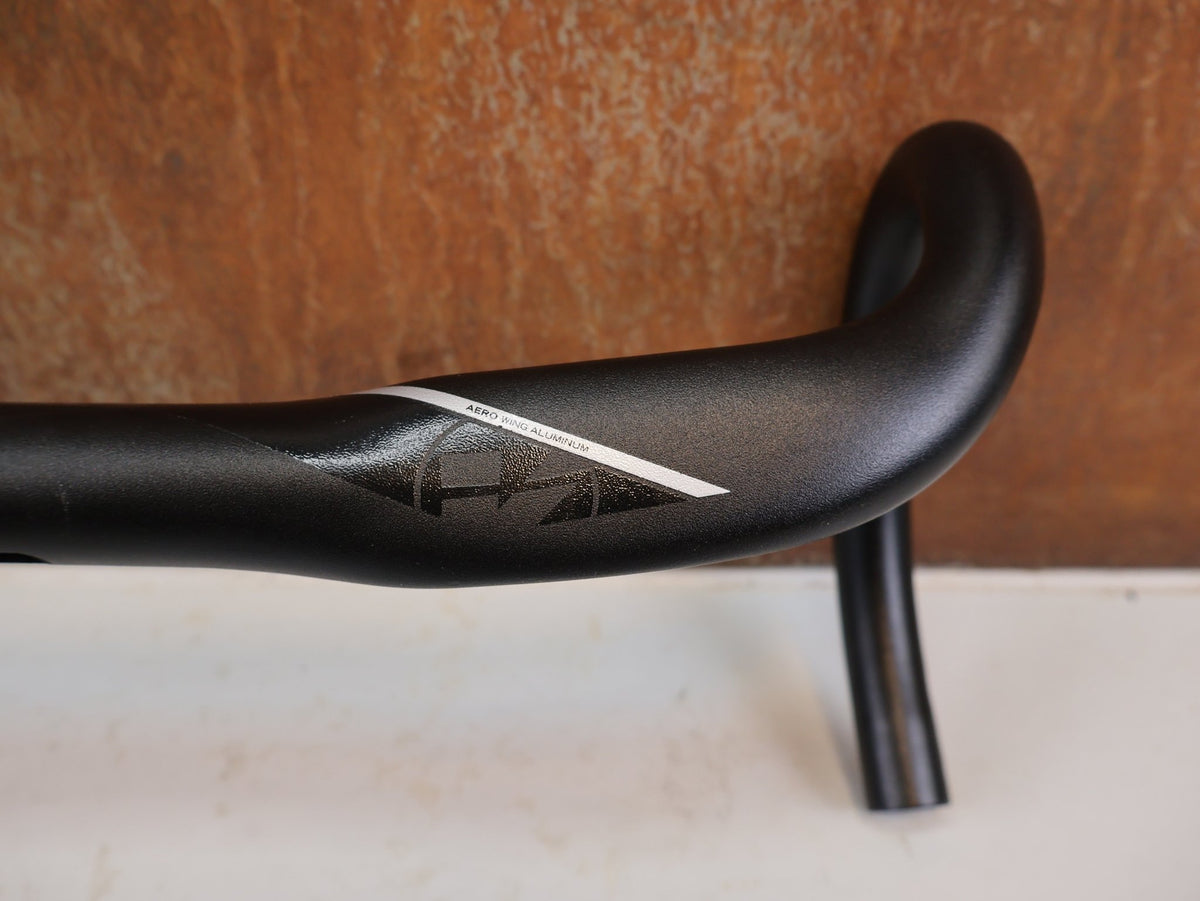 Lenker von Vision, Vision TriMax Aero Lenker 31.8 x 420 mm Aluminium 302g vor USEDBIKES-OB.DE Hintergrund