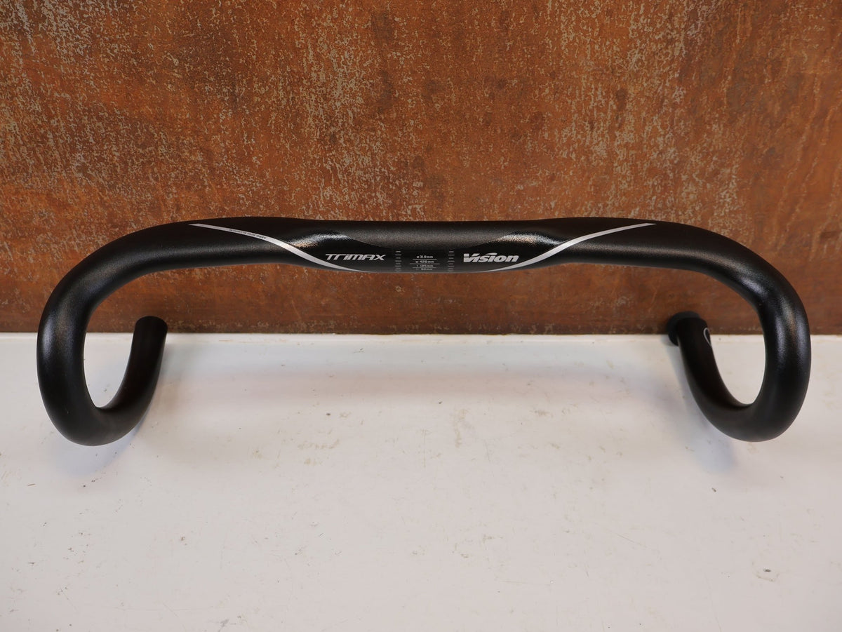Lenker von Vision, Vision TriMax Aero Lenker 31.8 x 420 mm Aluminium 302g vor USEDBIKES-OB.DE Hintergrund