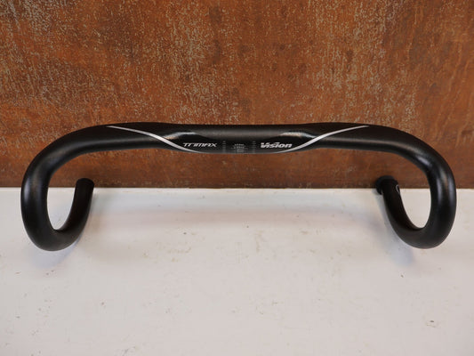 Lenker von Vision, Vision TriMax Aero Lenker 31.8 x 420 mm Aluminium 302g vor USEDBIKES-OB.DE Hintergrund