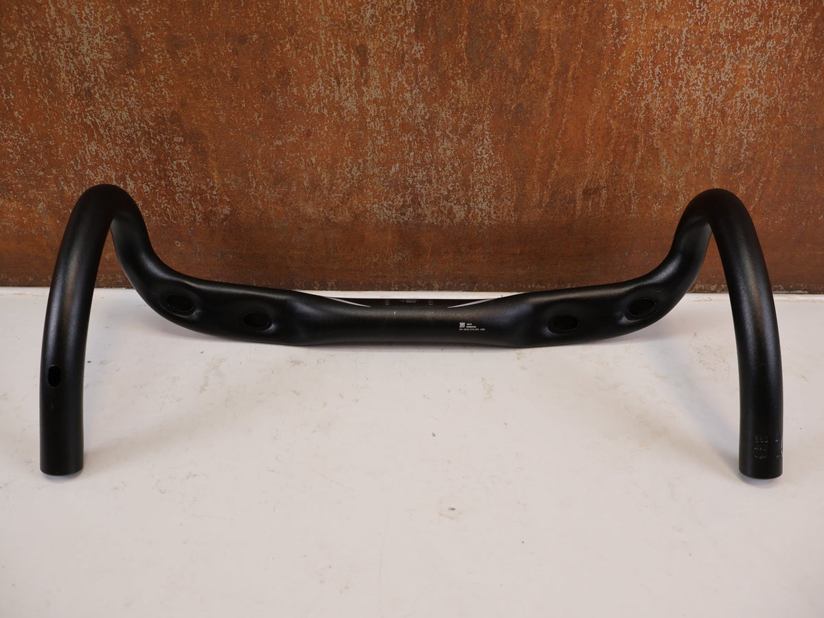 Lenker von Vision, Vision TriMax Aero Lenker 31.8 x 420 mm Aluminium 302g vor USEDBIKES-OB.DE Hintergrund