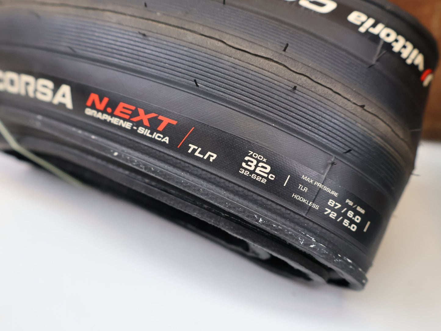Reifen von Vittoria, VITTORIA CORSA N.EXT TLR REIFEN - SET / 2 STÜCK / 32 - 622 / TUBELESS READY / 700 X 32MM vor USEDBIKES - OB.DE Hintergrund