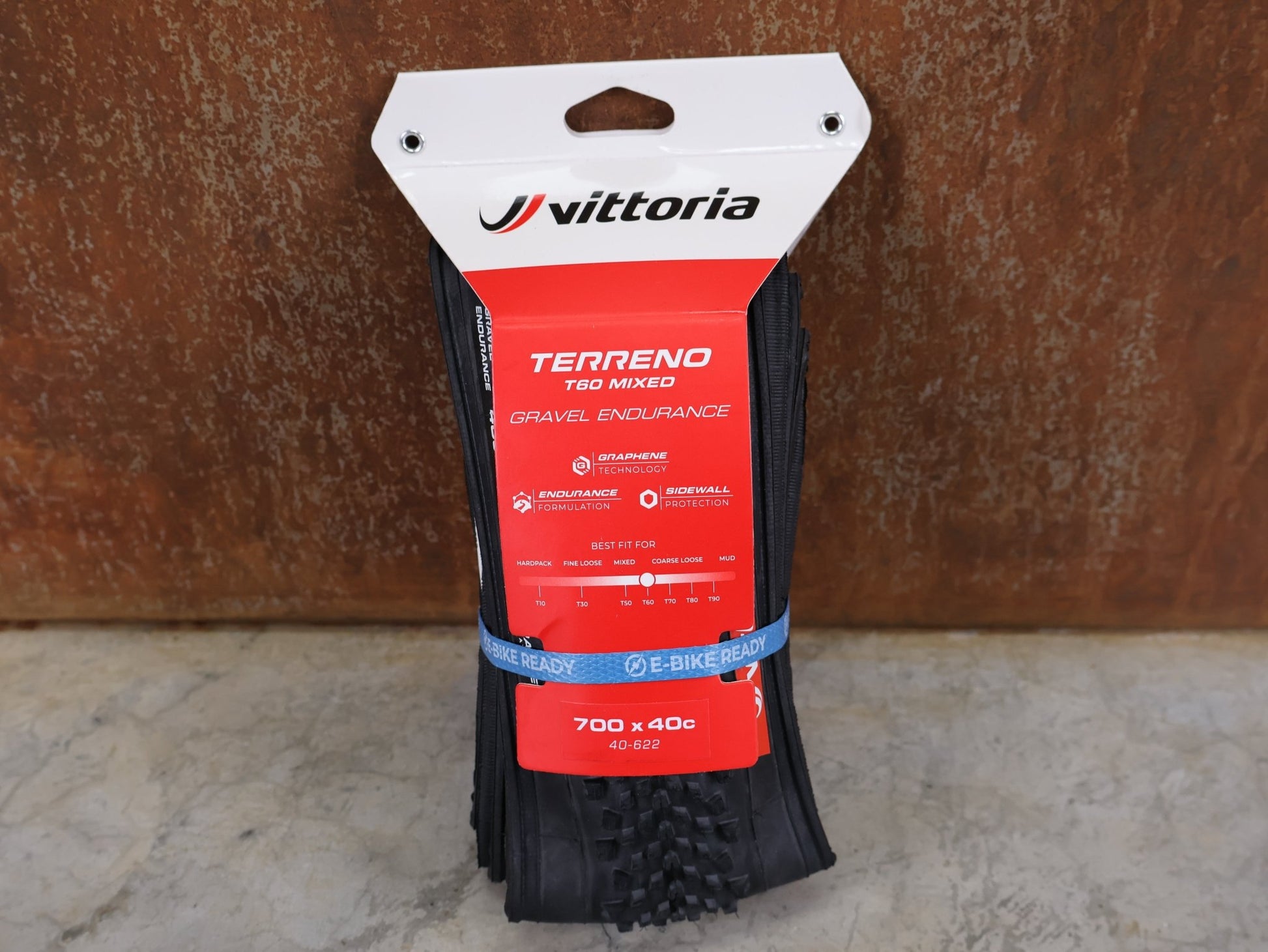 Reifen von Schwalbe, VITTORIA TERRENO T60 GRAVELREIFEN / FALTREIFEN 40 - 622 – BLACK vor USEDBIKES - OB.DE Hintergrund