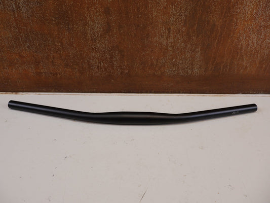 Lenker von Bc Orginal, VORTRIEB 1 FLATBAR LENKER 31.8 MM 660MM 16 GRAD SCHWARZ MATT vor USEDBIKES-OB.DE Hintergrund