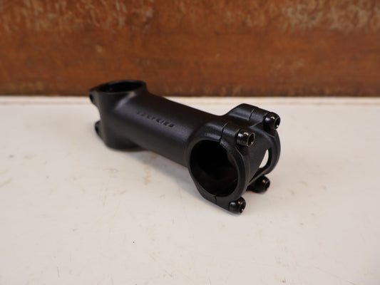 Lenker von Bc Orginal, VORTRIEB VORBAU 90MM 6 SCHWARZ MATT 31.8 MM / 1 1/8 / 143 G vor USEDBIKES-OB.DE Hintergrund