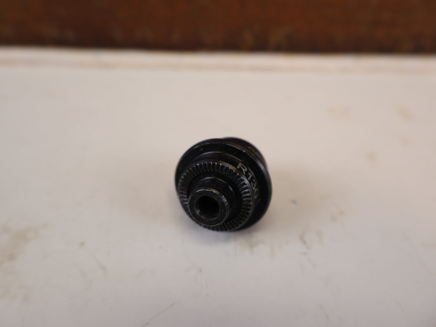 Rollentrainer & Zubehör von Wahoo, WAHOO ADAPTER SET SCHNELLSPANNER KICKR / KICKR CORE vor USEDBIKES-OB.DE Hintergrund