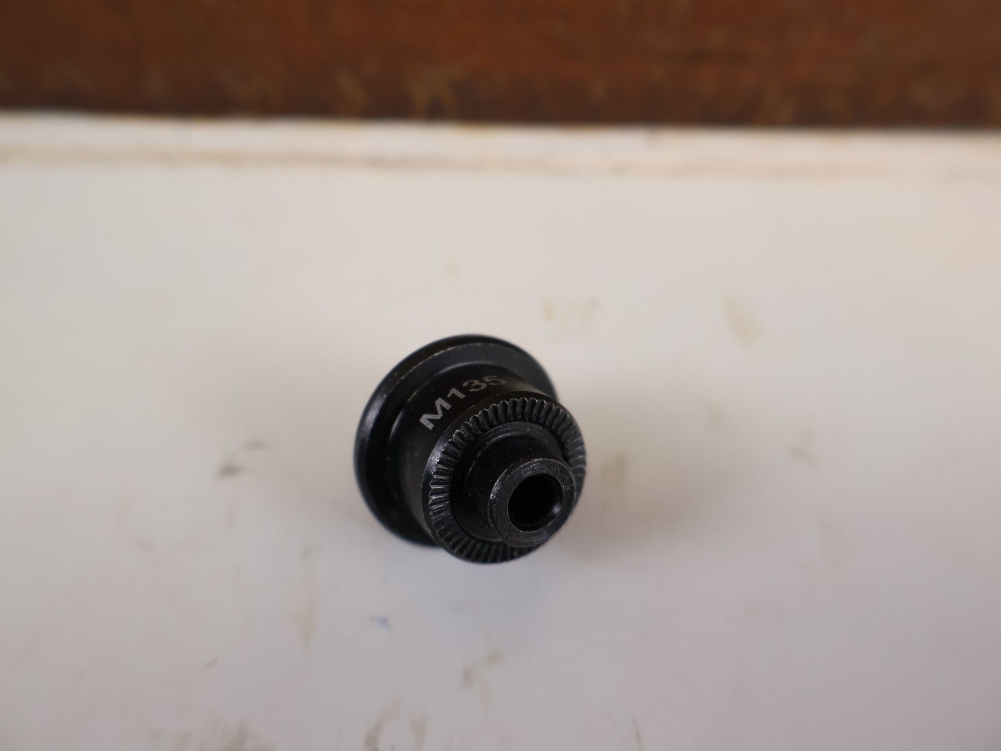 Rollentrainer & Zubehör von Wahoo, WAHOO ADAPTER SET SCHNELLSPANNER KICKR / KICKR CORE vor USEDBIKES-OB.DE Hintergrund