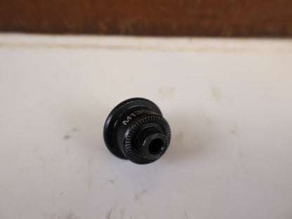 Rollentrainer & Zubehör von Wahoo, WAHOO ADAPTER SET SCHNELLSPANNER KICKR / KICKR CORE vor USEDBIKES-OB.DE Hintergrund