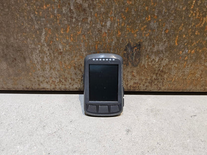 GPS - Geräte & Sensoren von Wahoo, WAHOO BOLT V1 GPS FAHRRADCOMPUTER vor USEDBIKES - OB.DE Hintergrund