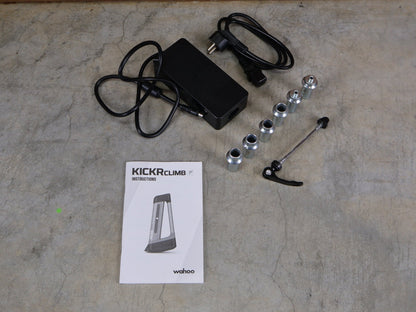 Rollentrainer & Zubehör von Wahoo, WAHOO KICKR CLIMB INDOOR GRADE SIMULATOR vor USEDBIKES - OB.DE Hintergrund