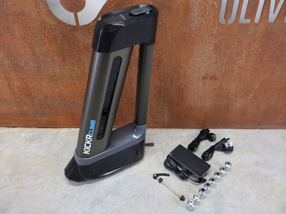 Rollentrainer & Zubehör von Wahoo, WAHOO KICKR CLIMB INDOOR GRADE SIMULATOR WFBKTR5 vor USEDBIKES - OB.DE Hintergrund