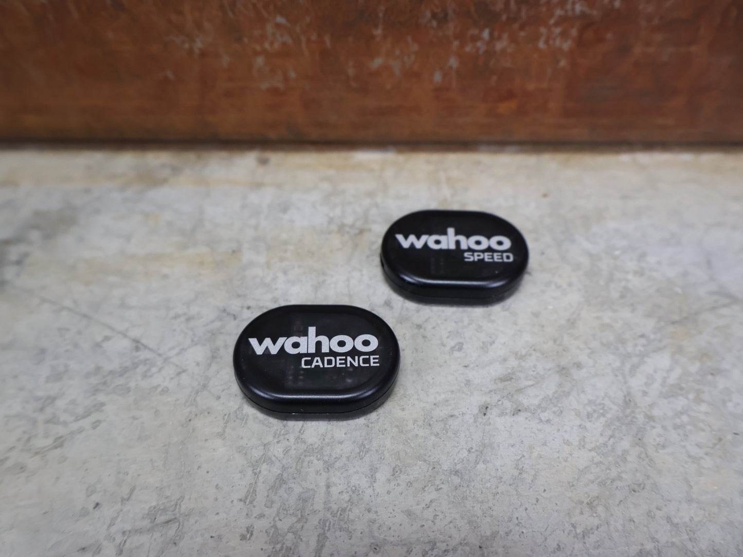 GPS - Geräte & Sensoren von Wahoo, WAHOO RPM SPEED & CADENCE – SENSORSET / BLUETOOTH & ANT+ / WFRPMC vor USEDBIKES - OB.DE Hintergrund