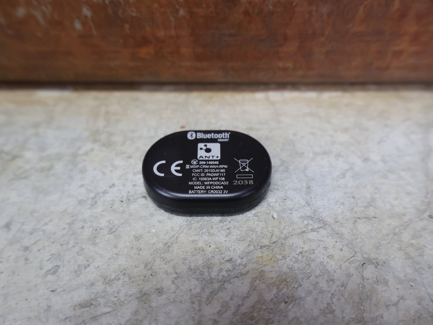 GPS - Geräte & Sensoren von Wahoo, WAHOO RPM SPEED SENSOR – ANT+/BLUETOOTH – MAGNETLOSER GESCHWINDIGKEITSSENSOR vor USEDBIKES - OB.DE Hintergrund