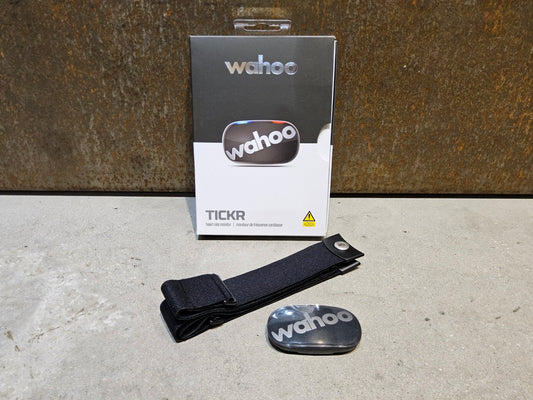 GPS - Geräte & Sensoren von Wahoo, WAHOO TICKR 2 HERZFREQUENZSENSOR / STEALTH vor USEDBIKES - OB.DE Hintergrund