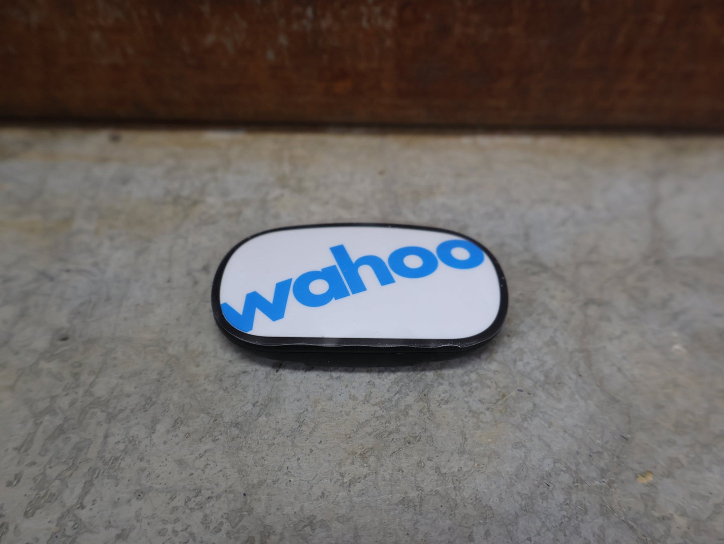 GPS - Geräte & Sensoren von Wahoo, WAHOO TICKR – HERZFREQUENZSENSOR / BLUETOOTH & ANT+ / WFBTHR04 vor USEDBIKES - OB.DE Hintergrund