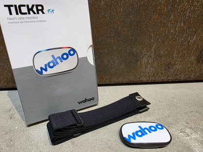 GPS - Geräte & Sensoren von Wahoo, WAHOO TICKR HERZFREQUENZSENSOR in variant_title vor USEDBIKES - OB.DE Hintergrund