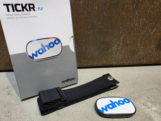 GPS - Geräte & Sensoren von Wahoo, WAHOO TICKR HERZFREQUENZSENSOR in variant_title vor USEDBIKES - OB.DE Hintergrund
