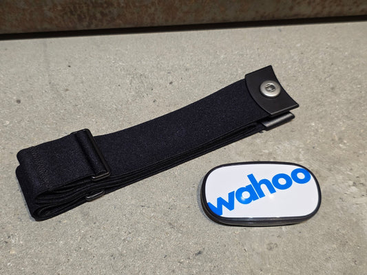 GPS - Geräte & Sensoren von Wahoo, WAHOO TICKR HERZFREQUENZSENSOR in variant_title vor USEDBIKES - OB.DE Hintergrund