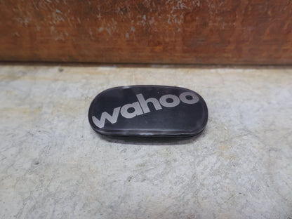GPS - Geräte & Sensoren von Wahoo, WAHOO TICKR STEALTH – HERZFREQUENZSENSOR / BLUETOOTH & ANT+ / WFBTHR04G vor USEDBIKES - OB.DE Hintergrund