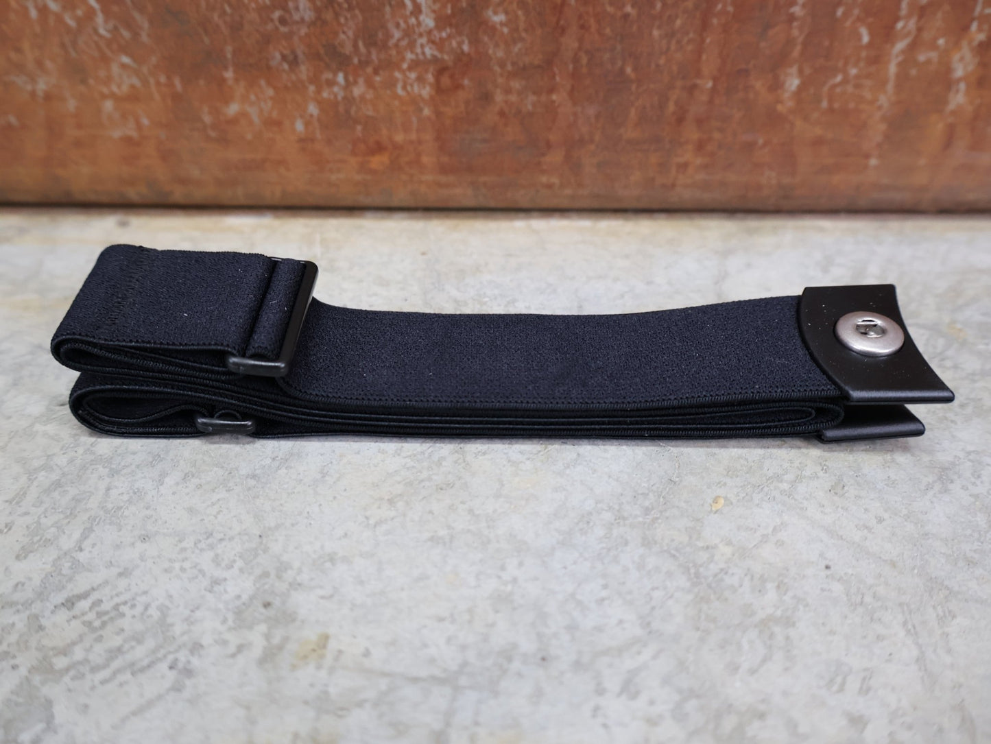 GPS - Geräte & Sensoren von Wahoo, WAHOO TICKR STEALTH – HERZFREQUENZSENSOR / BLUETOOTH & ANT+ / WFBTHR04G vor USEDBIKES - OB.DE Hintergrund