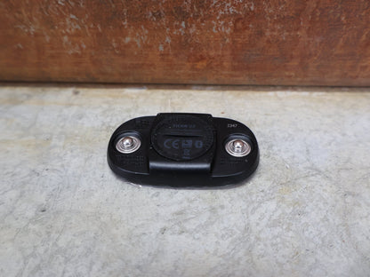 GPS - Geräte & Sensoren von Wahoo, WAHOO TICKR STEALTH – HERZFREQUENZSENSOR / BLUETOOTH & ANT+ / WFBTHR04G vor USEDBIKES - OB.DE Hintergrund