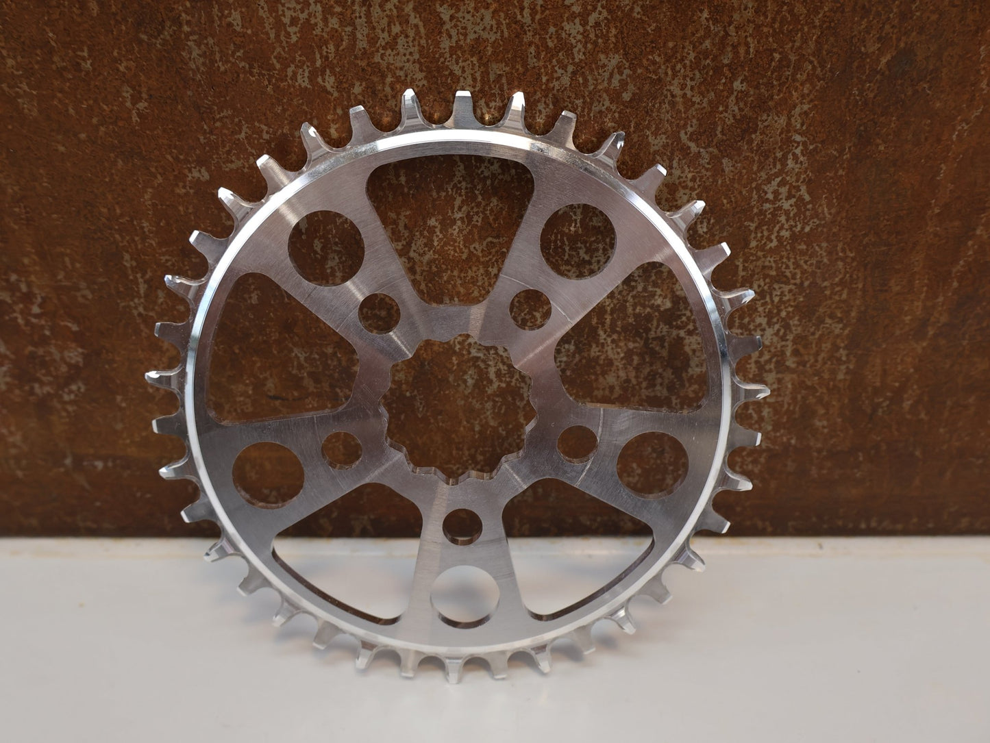Kettenblatt von White Industries, WHITE INDUSTRIES MR30 TSR KETTENBLATT / POLISHED SILVER / 38 ZÄHNE / DIRECT MOUNT vor USEDBIKES - OB.DE Hintergrund