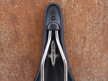 Sattel von WTB, WTB SILVERADO TITANIUM SATTEL 135 MM MTB ROAD GRAVEL vor USEDBIKES-OB.DE Hintergrund