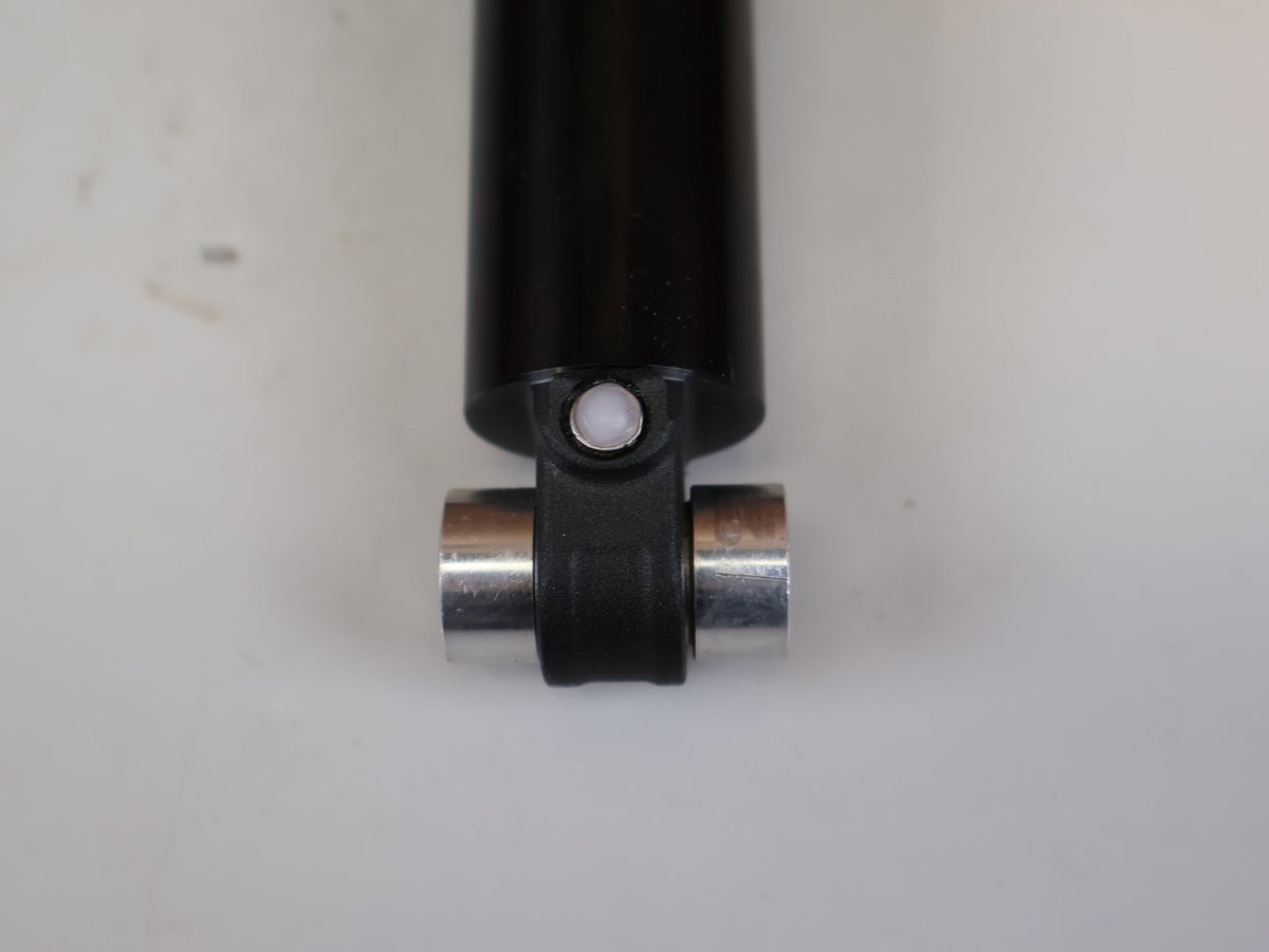 Zubehör von Xfusion, X FUSION 02 PRO 2 DÄMPFER 205X60 TRUNNION FÜR TREK vor USEDBIKES-OB.DE Hintergrund