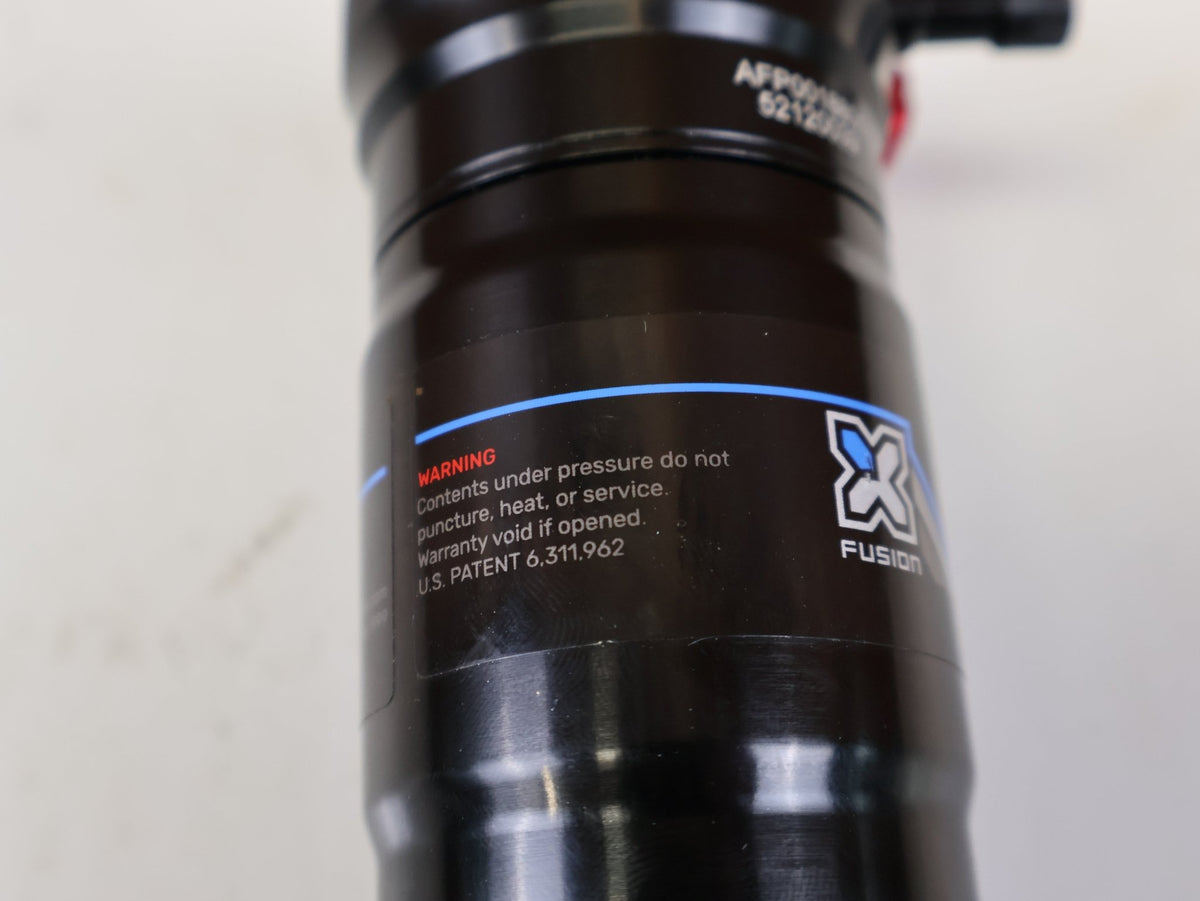 Zubehör von Xfusion, X FUSION 02 PRO 2 DÄMPFER 205X60 TRUNNION FÜR TREK vor USEDBIKES-OB.DE Hintergrund