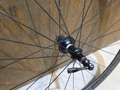 Laufrad/Laufradsatz von Xentis, XENTIS SQUAD 4.2 SCHWARZ LAUFRADSATZ 700C FELGENBREMSE in variant_title vor USEDBIKES - OB.DE Hintergrund
