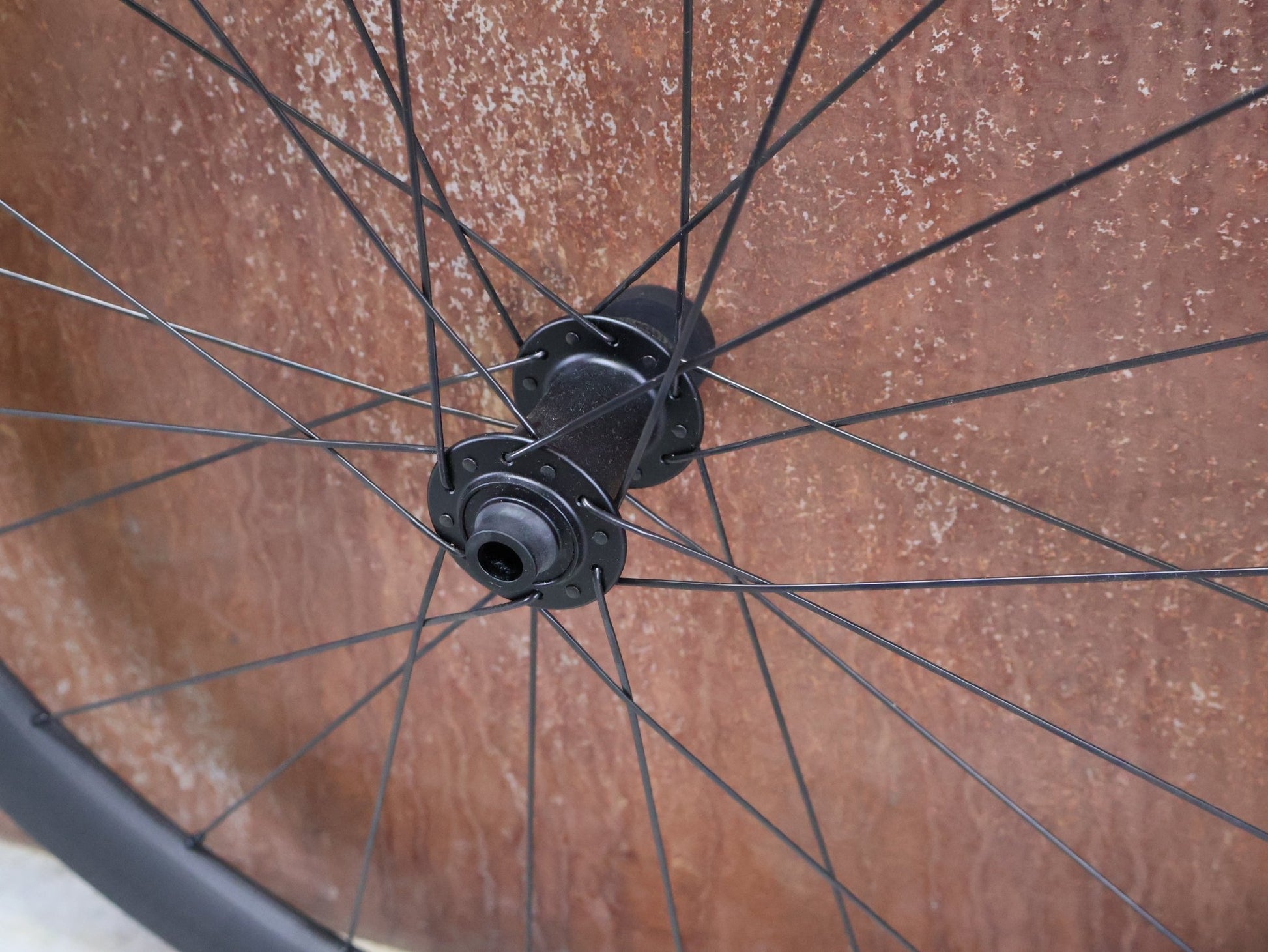 Laufrad/Laufradsatz von Zipp, ZIPP 303 FIRECREST CARBON LAUFRADSATZ DISC vor USEDBIKES - OB.DE Hintergrund