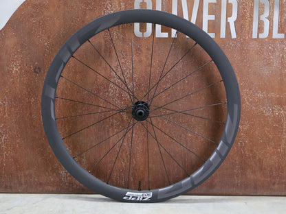 Laufrad/Laufradsatz von Zipp, ZIPP 303 FIRECREST CARBON LAUFRADSATZ DISC vor USEDBIKES - OB.DE Hintergrund
