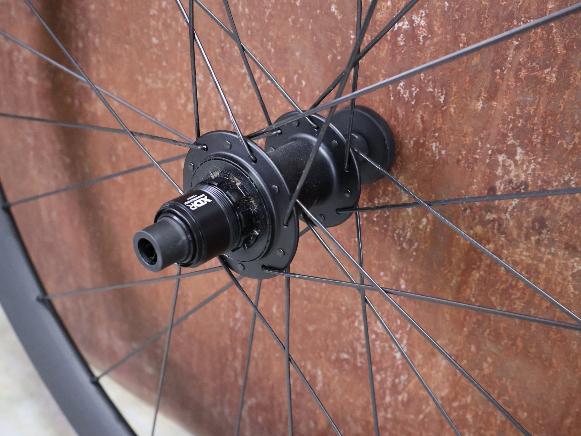 Laufrad/Laufradsatz von Zipp, ZIPP 303 FIRECREST CARBON LAUFRADSATZ DISC vor USEDBIKES - OB.DE Hintergrund