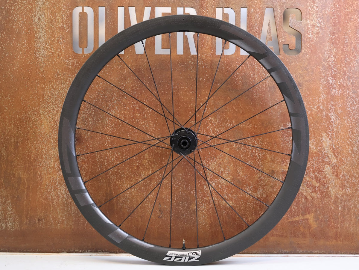 Laufrad/Laufradsatz von Zipp, ZIPP 303 Firecrest Disc Carbon Laufradsatz SRAM XDR 1428g vor USEDBIKES-OB.DE Hintergrund