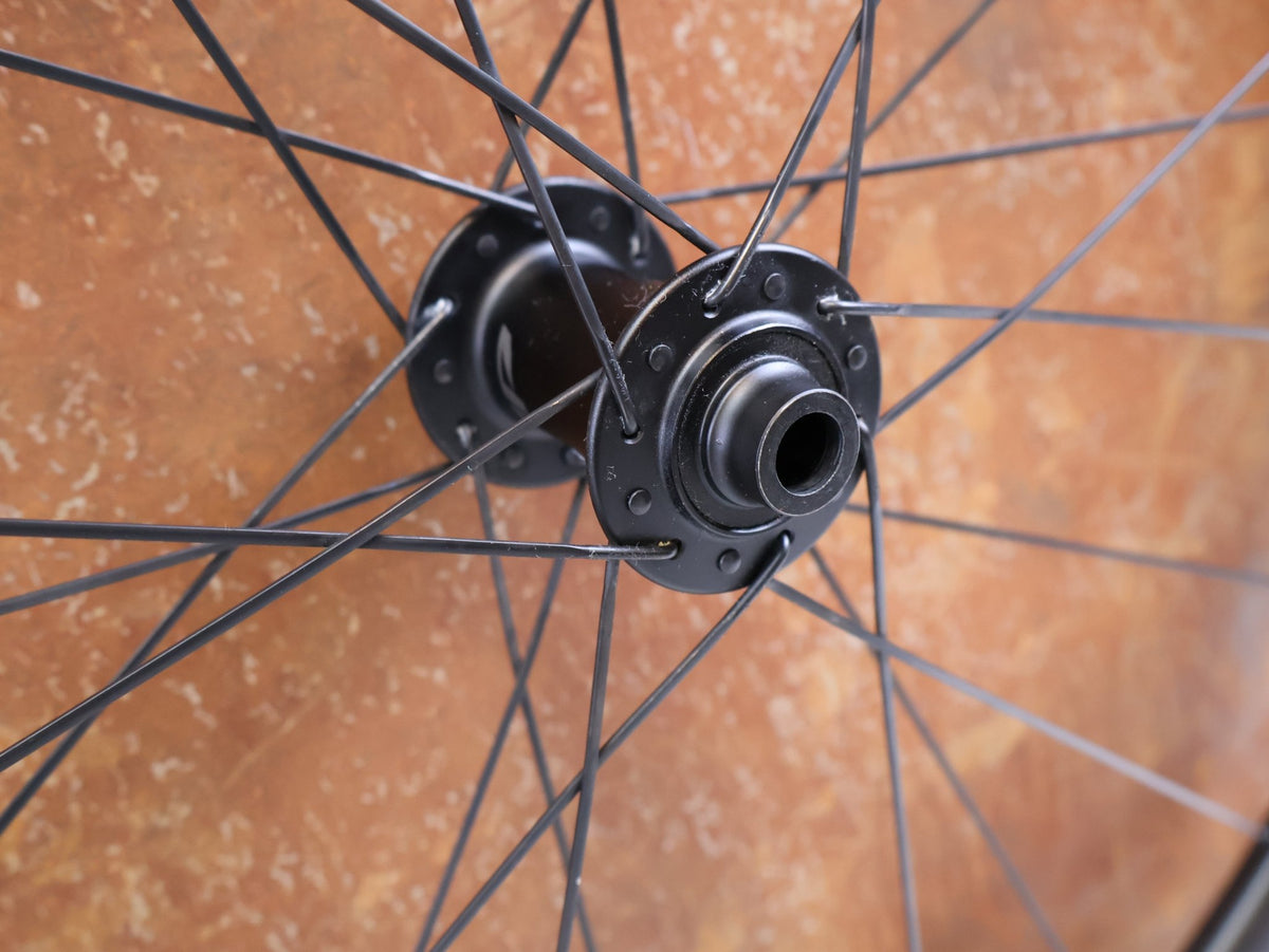 Laufrad/Laufradsatz von Zipp, ZIPP 303 Firecrest Disc Carbon Laufradsatz SRAM XDR 1428g vor USEDBIKES-OB.DE Hintergrund