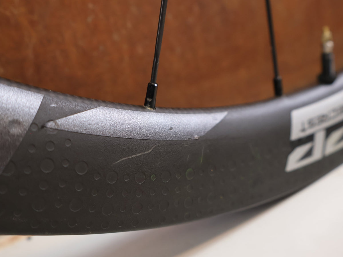 Laufrad/Laufradsatz von Zipp, ZIPP 303 Firecrest Disc Carbon Laufradsatz SRAM XDR 1428g vor USEDBIKES-OB.DE Hintergrund
