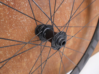 Laufrad/Laufradsatz von Zipp, ZIPP 303 FIRECREST TUBELESS LAUFRADSATZ / SRAM XDR / CARBON / CENTERLOCK vor USEDBIKES - OB.DE Hintergrund
