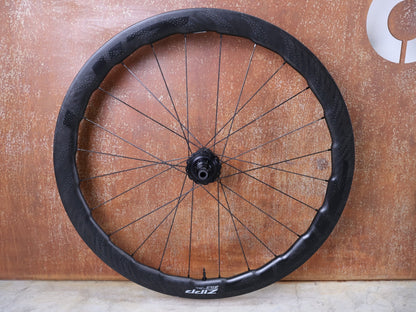 Laufrad/Laufradsatz von Zipp, ZIPP 353 NSW LAUFRADSATZ / TUBELESS HOOKLESS / DISC - BRAKE – 2024 – XDR vor USEDBIKES - OB.DE Hintergrund