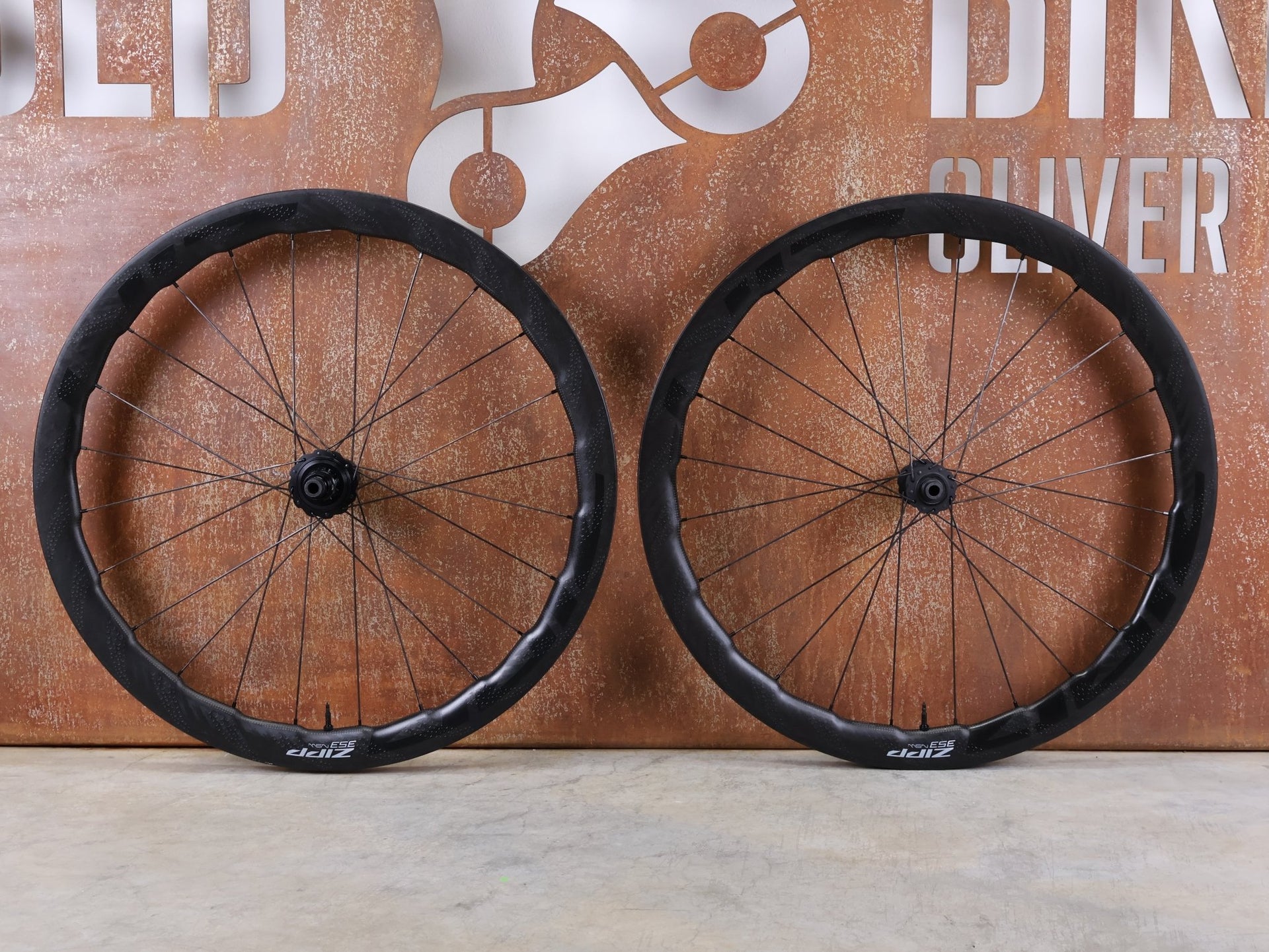 hookless rennrad reifen ZIPP 353 NSW LAUFRADSATZ / TUBELESS HOOKLESS / DISC-BRAKE – 2024 – XDR – USEDBIKES-OB.DE