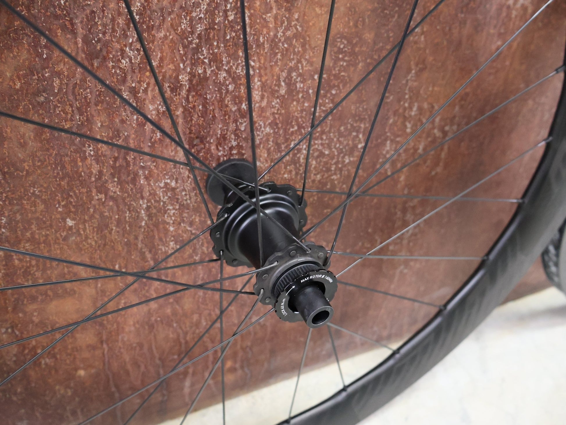 Laufrad/Laufradsatz von Zipp, ZIPP 454 NSW LAUFRADSATZ DISC vor USEDBIKES - OB.DE Hintergrund