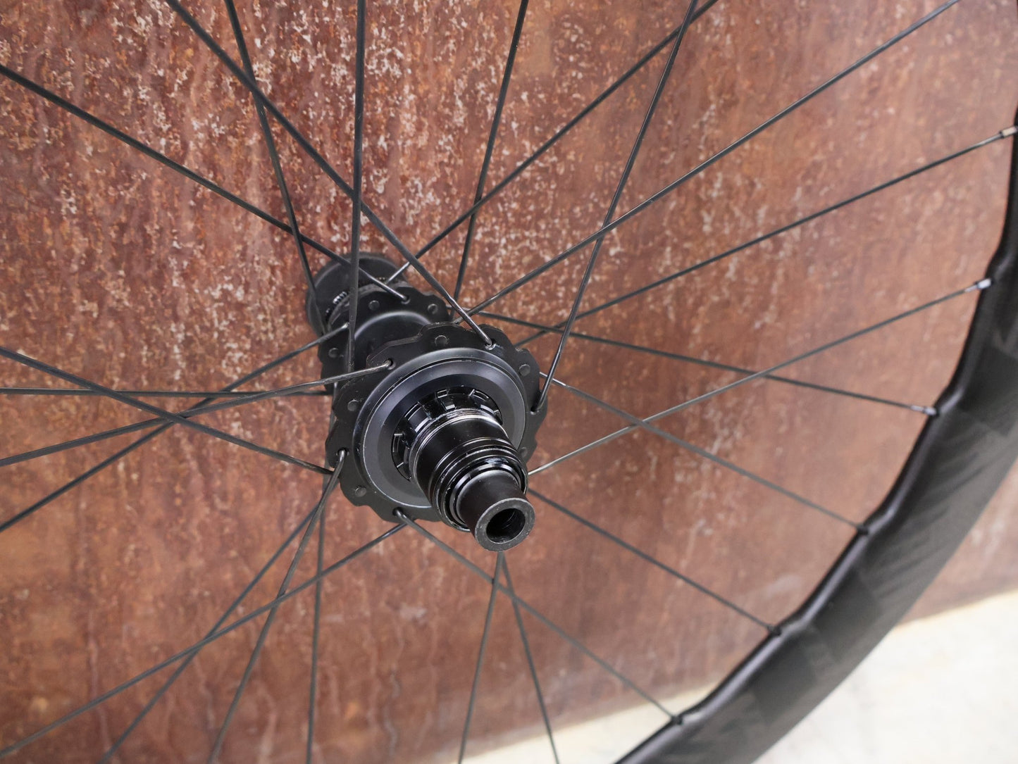 Laufrad/Laufradsatz von Zipp, ZIPP 454 NSW LAUFRADSATZ DISC vor USEDBIKES - OB.DE Hintergrund