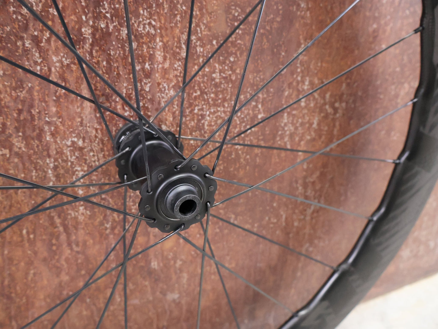 Laufrad/Laufradsatz von Zipp, ZIPP 454 NSW LAUFRADSATZ DISC vor USEDBIKES - OB.DE Hintergrund