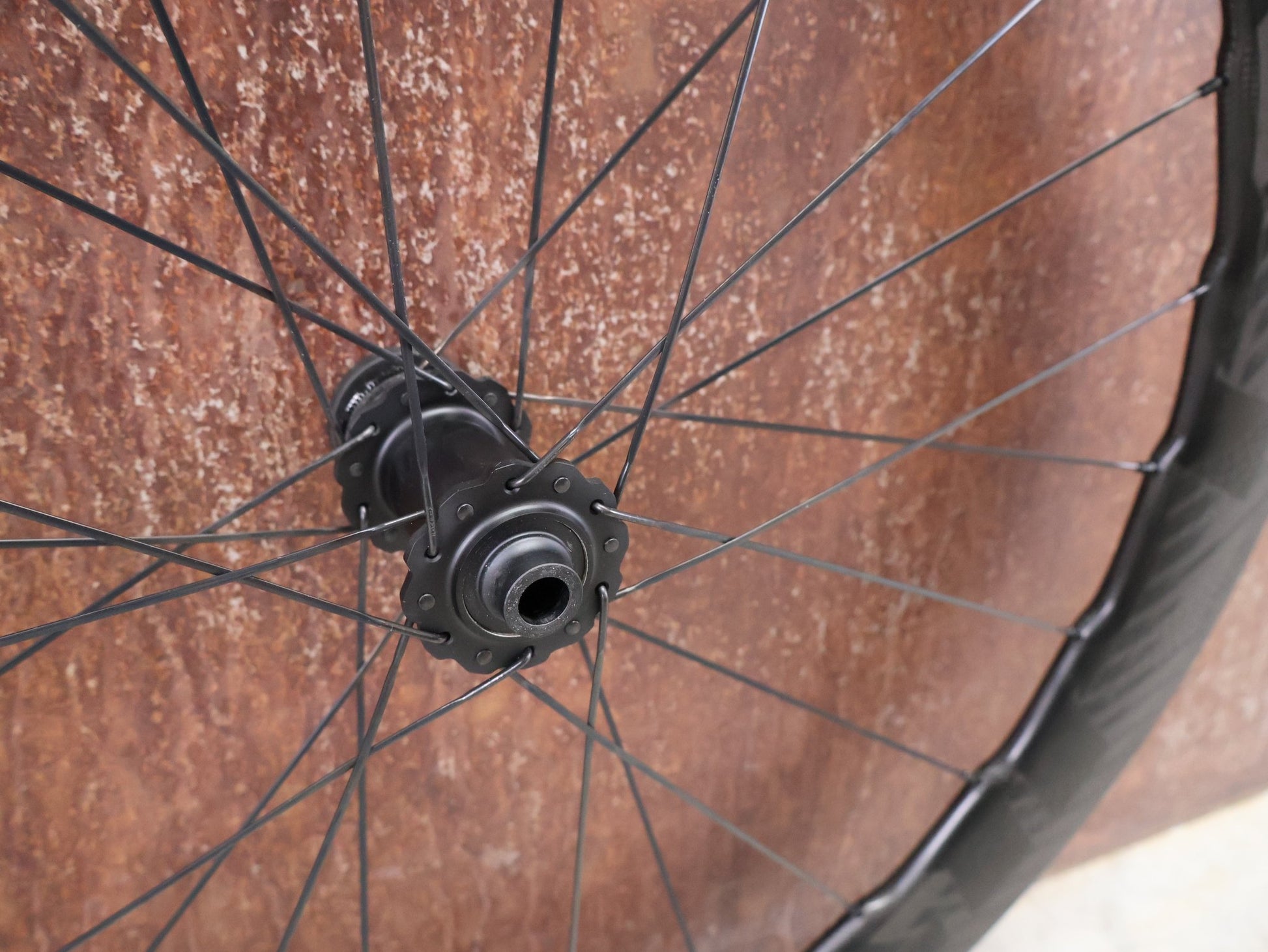 Laufrad/Laufradsatz von Zipp, ZIPP 454 NSW LAUFRADSATZ DISC vor USEDBIKES - OB.DE Hintergrund