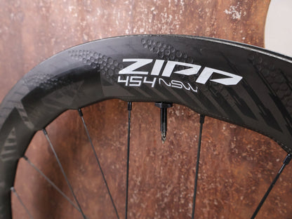 Laufrad/Laufradsatz von Zipp, ZIPP 454 NSW LAUFRADSATZ DISC vor USEDBIKES - OB.DE Hintergrund