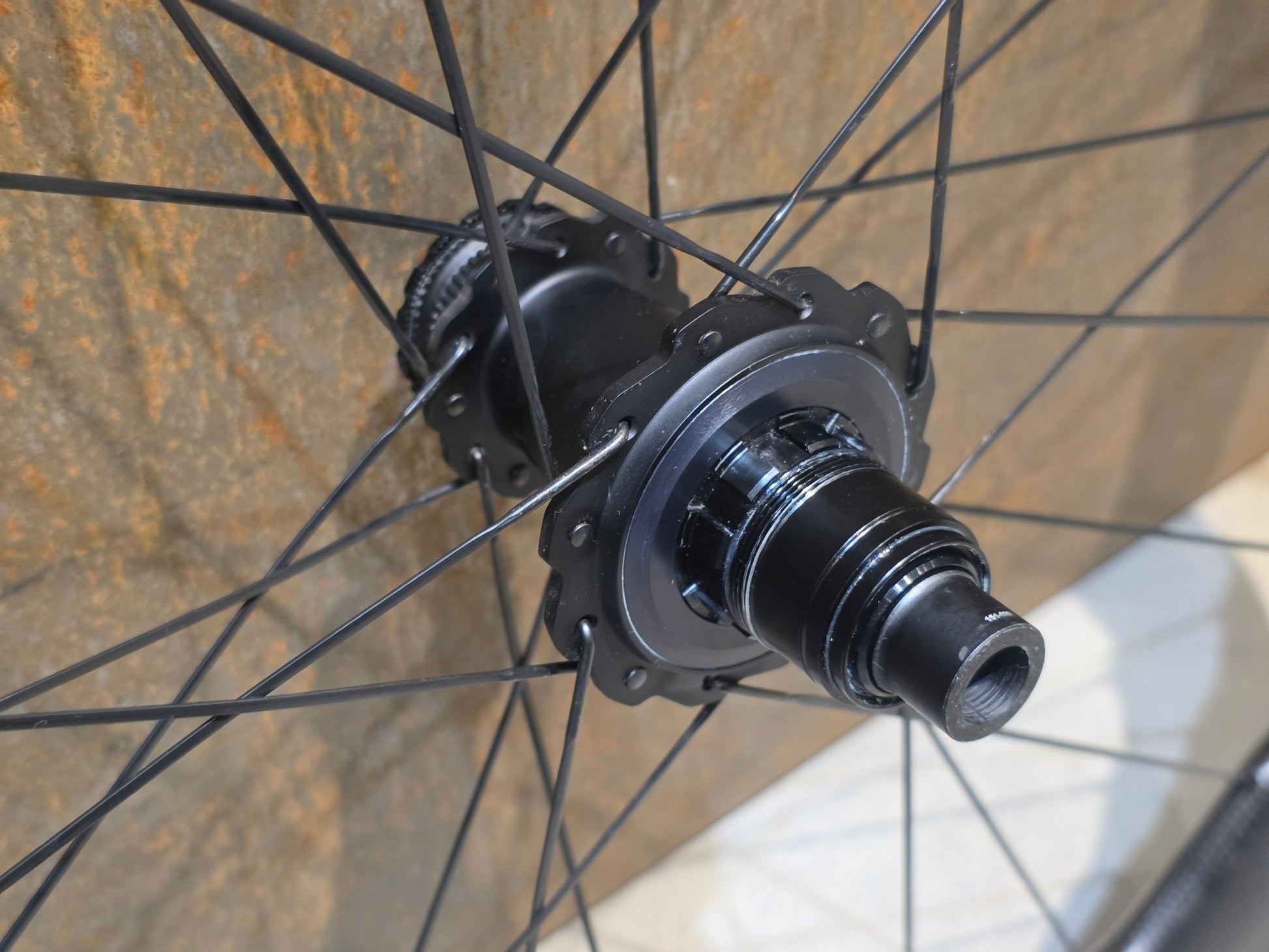 Laufrad/Laufradsatz von Zipp, ZIPP 454 NSW LAUFRADSATZ DISC vor USEDBIKES - OB.DE Hintergrund